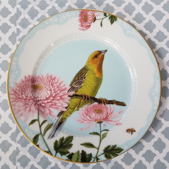 Williams Sonoma Garden Bunny and Spring Garden Bird Plates 9 Inch - Picture 4 of 6